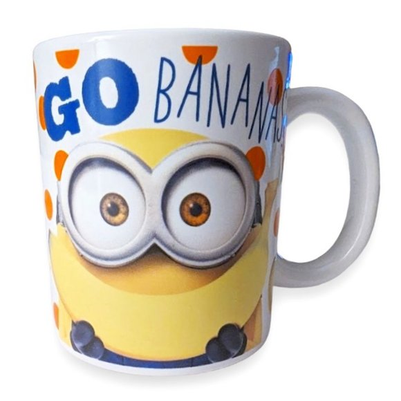 Despicable Me Minions Go Bananas! Mug 10 oz Universal Studios Galerie - Picture 1 of 5